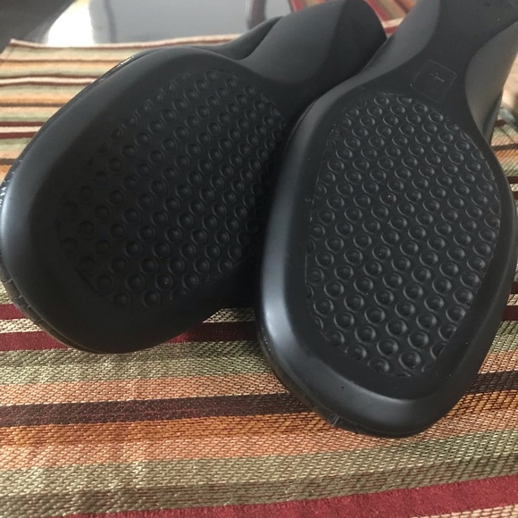 Women’s Slip On Shoes - Picture 2 of 5